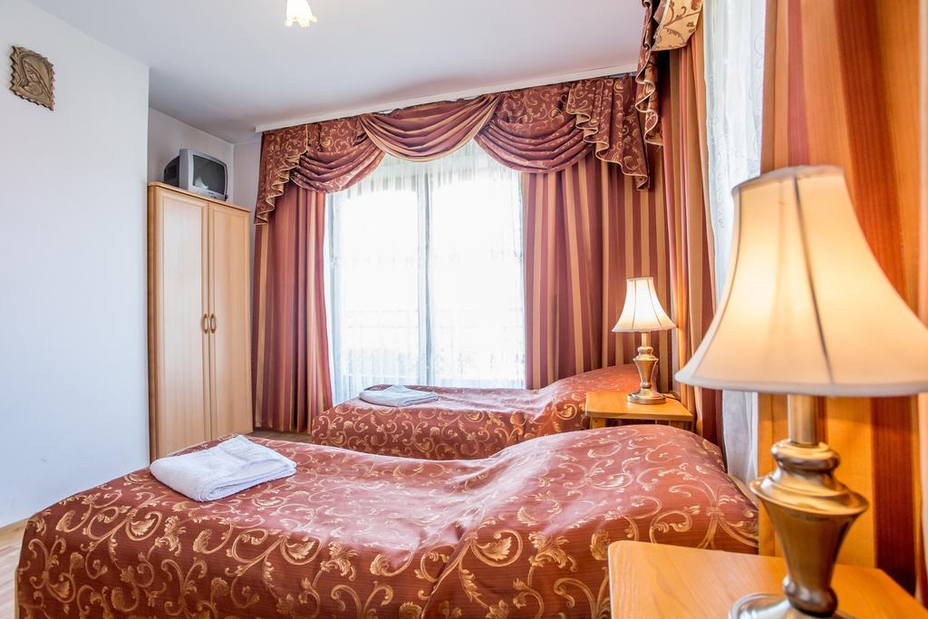 Pod Modrzewiami Hotel Закопане Стая снимка