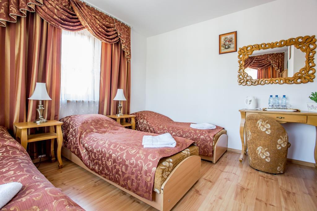 Pod Modrzewiami Hotel Закопане Стая снимка
