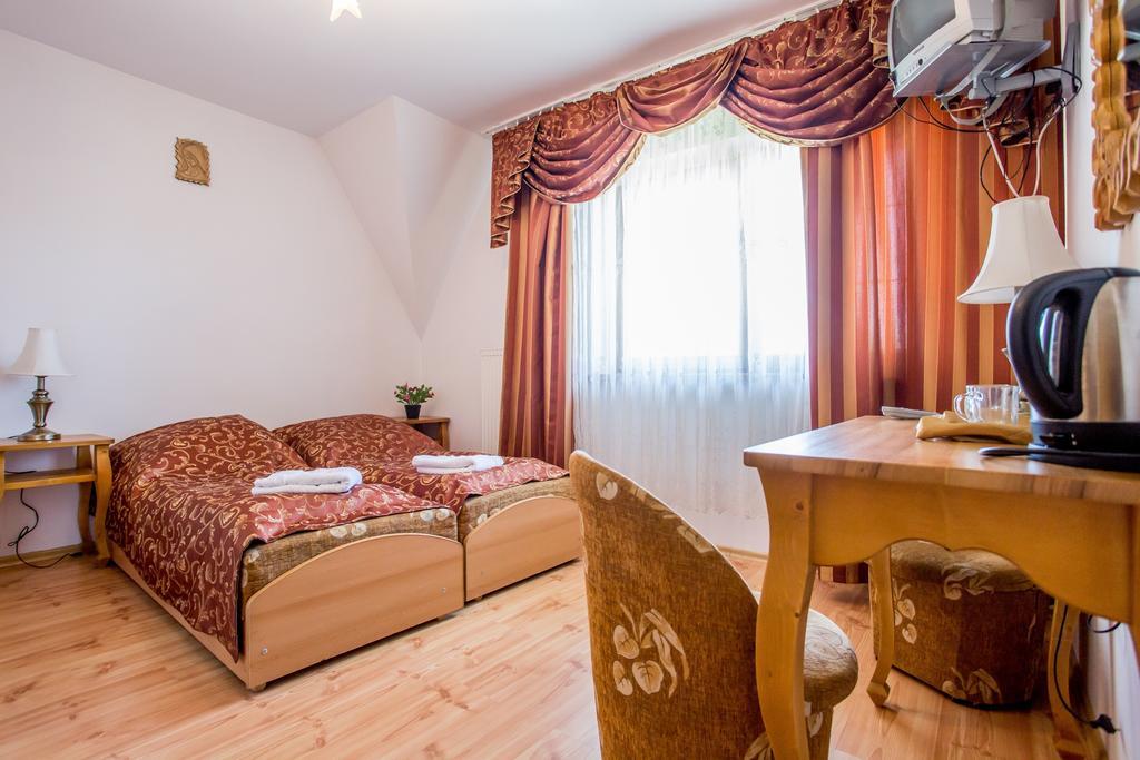 Pod Modrzewiami Hotel Закопане Стая снимка