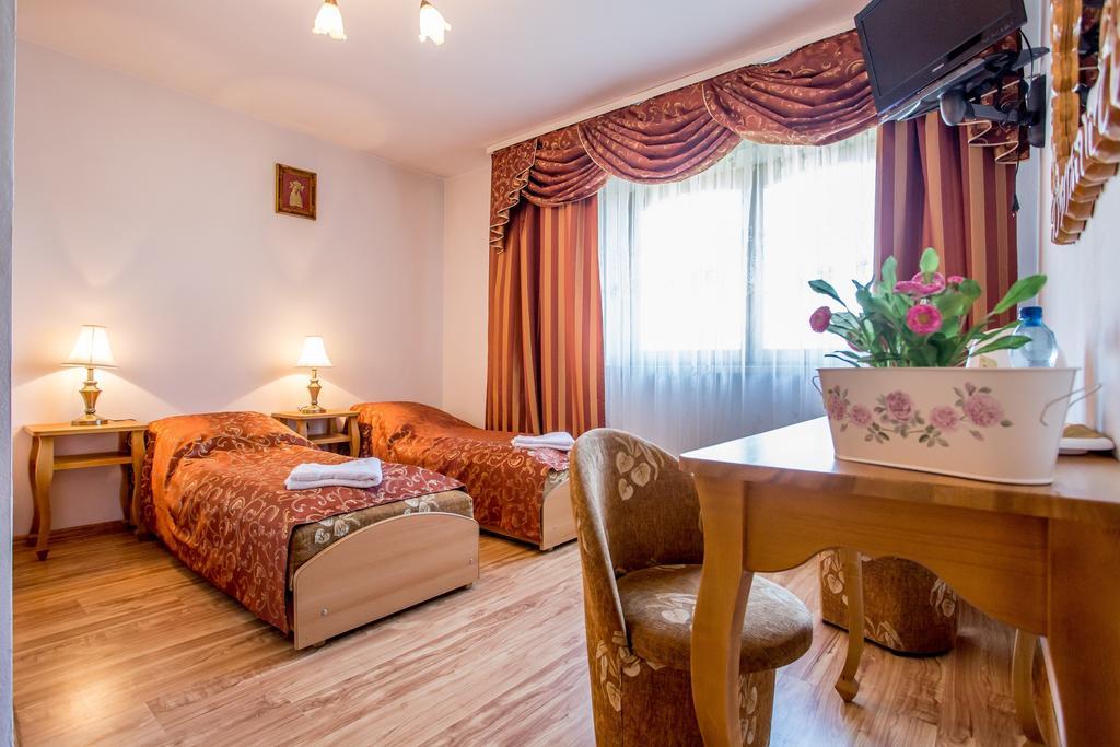 Pod Modrzewiami Hotel Закопане Стая снимка