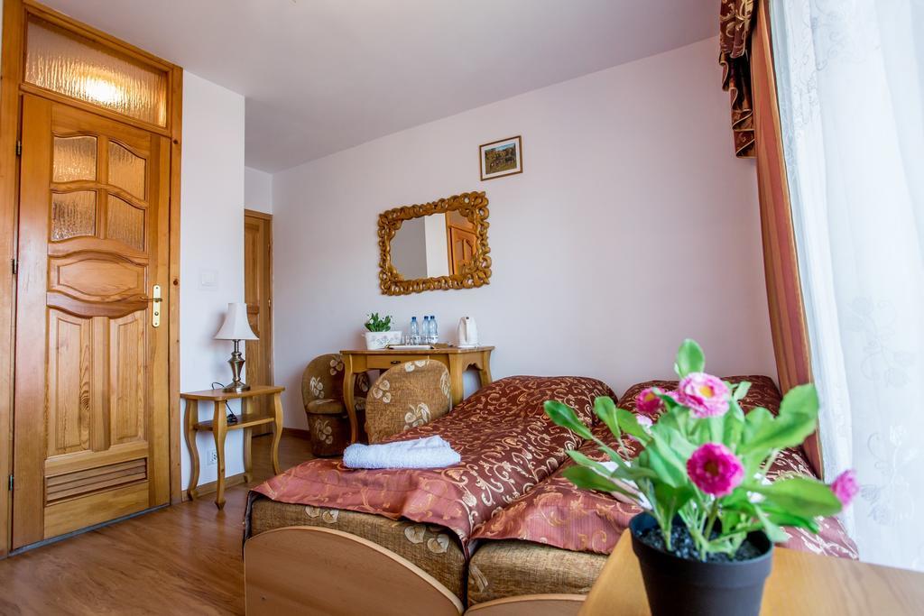 Pod Modrzewiami Hotel Закопане Стая снимка